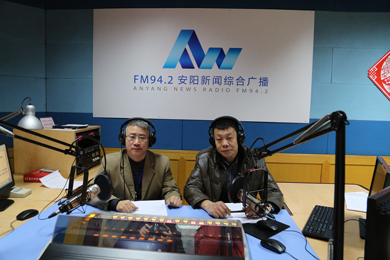 益和熱力公司董事長(zhǎng)、總經(jīng)理?xiàng)钣婪逶谖沂芯W(wǎng)上市民之家與廣大用戶群眾及網(wǎng)友進(jìn)行了在線交流溝通